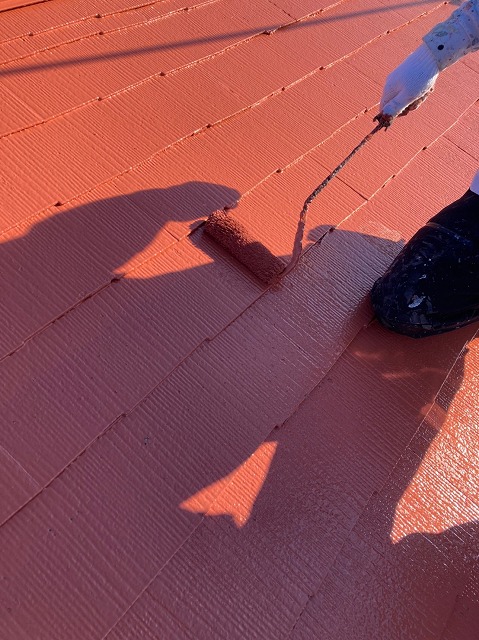野々市市で仕上げの屋根塗装の上塗りを施工しました。