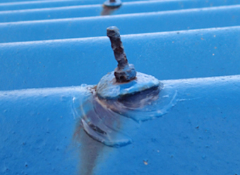 屋根材の固定用ボルト付近からの漏水